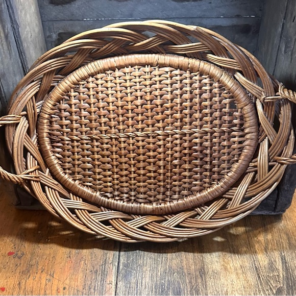 Vintage Oval Wicker Serving Tray Basket With Handles, 17x12 inches - Picture 7 of 10